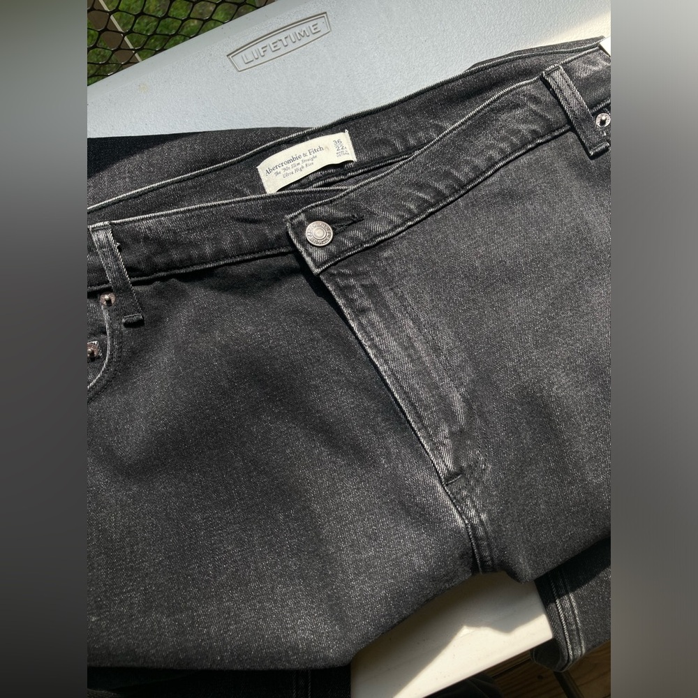 Abercrombie & Fitch The 90s Slim Straight Ultra High Rise Black Jeans - Picture 11 of 16